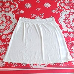 3/$25 White Lace Trim Slip VASSARETTE MED